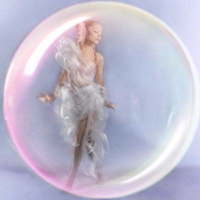 buterabubbles's profile picture. ari & laroi on loop ⋆｡°✩ multi stan acc! ♡