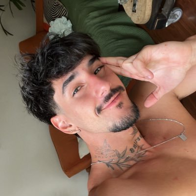 gabrielbands's profile picture. paciente do SUS romântico crônico