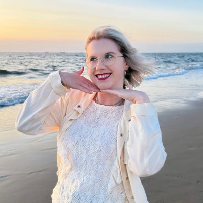 lauratpwk_'s profile picture. ✩ 26 ✩ Concerts ✩ Comic Cons 🧚🏻‍♀️ Travelling ✩ Photography ✩ SPN/TVD fan