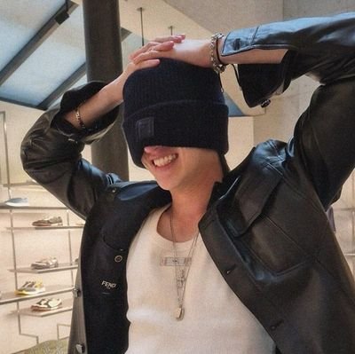 stayvillekhali's profile picture. Things that excite me;
1. Classic fantasy story, romantic story.
2. Stray Kids' music, their happiness, and their relationship
3. Cat
4. many more
🇮🇩🇵🇸