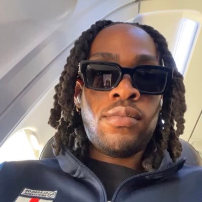 _buzor's profile picture. Retired Nigerian. Just tryna make my mum proud 💛