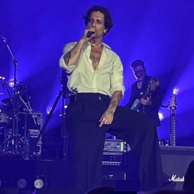 ballodellavita's profile picture. 🩷💜💙 måneskin stan first, human second