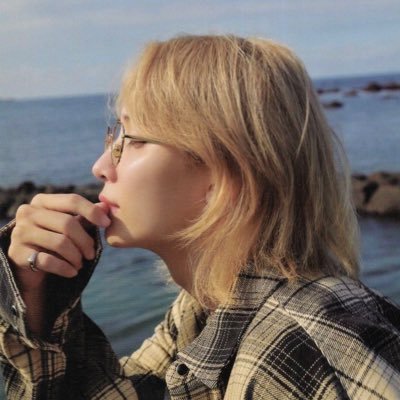 staywtshu's profile picture. “Just being next to you gives me a lot of strength.” 💫