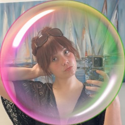 humbugsmom's profile picture. she / her