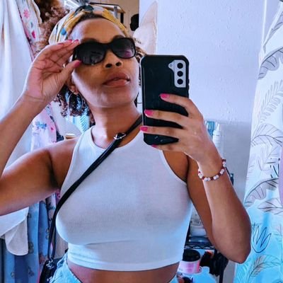 kaNEiNAbEE's profile picture. KaNeina Bee, yes the N is capitalized. California Louisianimal 🌻🐝