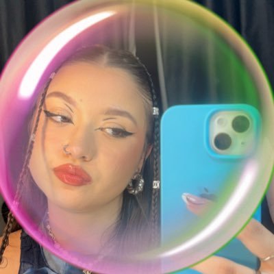 SaraReissss's profile picture. só tentando sobreviver :)