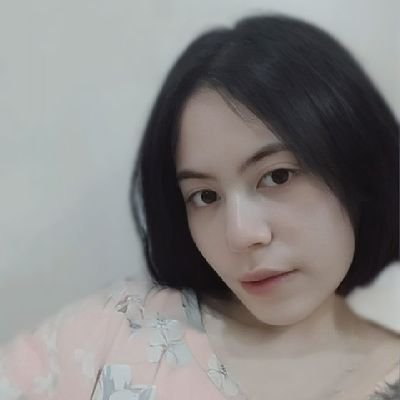 anggunderri's profile picture. 