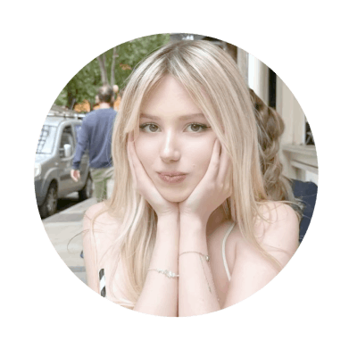 yrkaveh's profile picture. ( Business ) fog–spilled lanes, tweed brushing knees, noth the poem hushes where london writes me in warm hands and colder tea. 📒💐