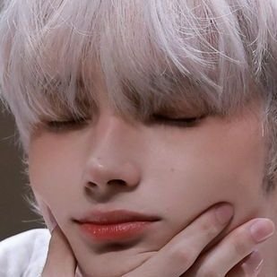 gyuvszombie's profile picture. to live in love and die