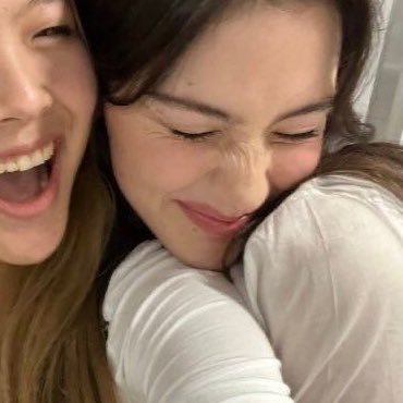 exilegracie's profile picture. love you to the moon @flklrswift. . .