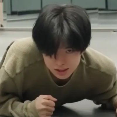 ringcoinn's profile picture. ppl who stan svt (and gfriend and &team and tws and nctwish and h2h) are instantly trustworthy