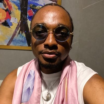 roguesora_'s profile picture. Raver🪩, DJ🎧, Lover💖, Adventurer🏔️