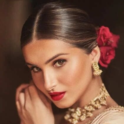 _tasnimporijol_'s profile picture. Be the first version of yourself ! You don't need to change yourself to please someone else. At first you need to be happy to make someone else happy 👸
