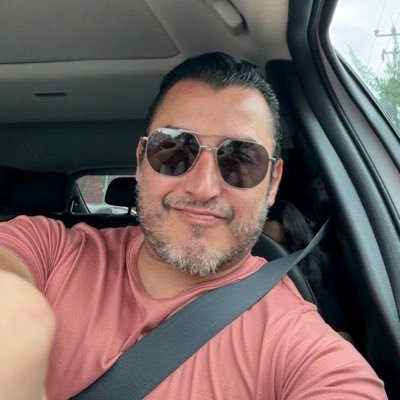 DavidMorgaOfici's profile picture. Si fingimos lo que somos, seamos lo que fingimos. https://t.co/g61HjHmnk7