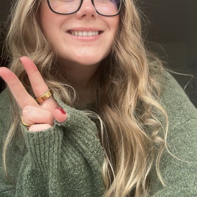 hedyblooms's profile picture. 