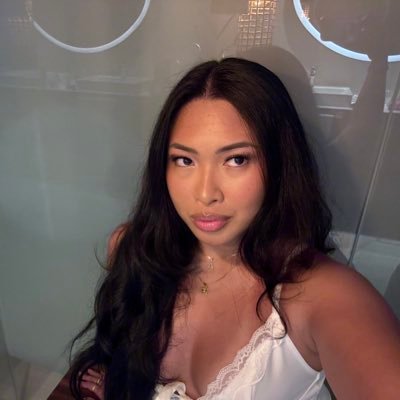 anglsmre's profile picture. unsrs