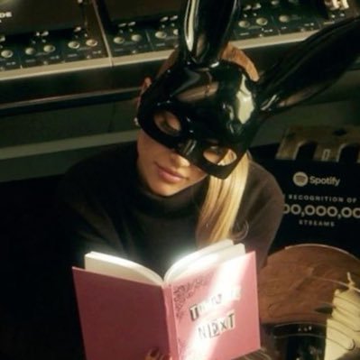 lopeszkkk's profile picture. flamengo, livros e ariana grande!!!!