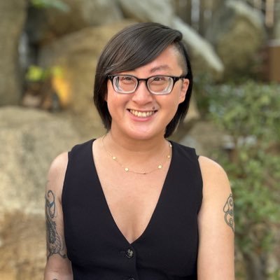 thehollybible's profile picture. I can go the distance • Penny slot pro & your karaoke hype girl • Comms/PR • She/Her 🇨🇳🇺🇸