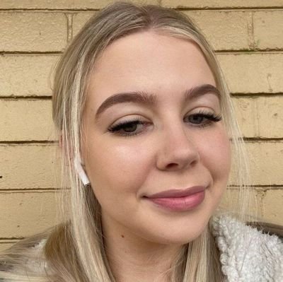 rosewooodgrace's profile picture. 🌟 Charismatic hairstylist ✂️  
🎬 Movie buff | 🎶 Music lover | 📚 Avid reader  
🏕️ Camping enthusiast | 🌊 Swimming aficionado  
🍳 Cooking up a storm