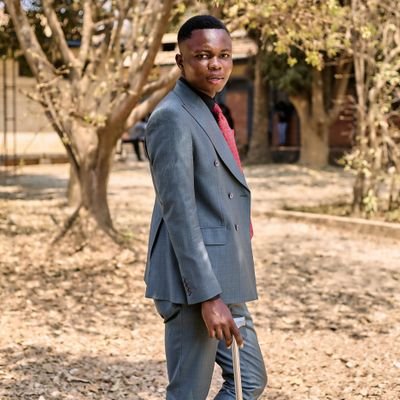 MaestroRdc's profile picture. Étudiant à l'université de Lubumbashi Unilu en sciences économiques et de gestion, Maestro Elie 🎤🎹 et jeune entrepreneur. Axé sur la communication et l'impact