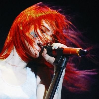 3mptyb0n3s's profile picture. mostly paramore but I just wanna yap