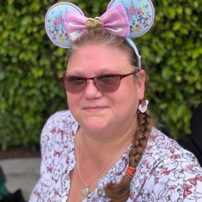 SpoildStephanie's profile picture. Audiophile, Bibliophile, Hodophile