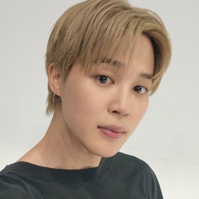 jimingcfs's profile picture. so alike yet so different, so different yet so alike