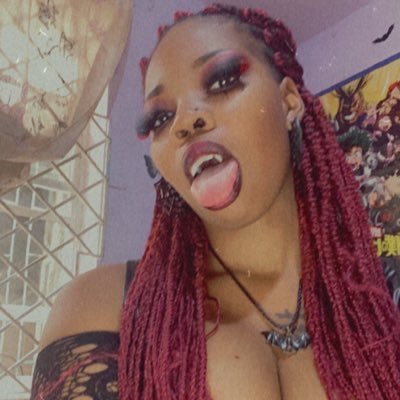 Keeloween's profile picture. Vampire Goth|Reader| Biromantic| Booktuber| Anime & Manga |She/her| 🇯🇲|日本語勉強する| Comic book geek| not comic book spoiler free