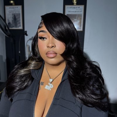 realtaylormay's profile picture. thehottopic