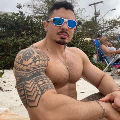 CesarBrito__'s profile picture. O tempo é muito curto pra se preocupar com o que vão pensar de você.