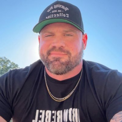 richarddtta's profile picture. Life heavy stay strong