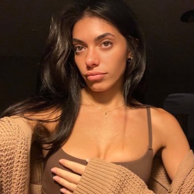 Chloe4losers's profile picture. into fashion and design. Daves roommate if you know you know.