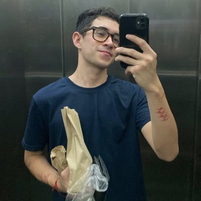 lisandrhoe's profile picture. que boludo que sos dame un beso - esp, eng, pt.