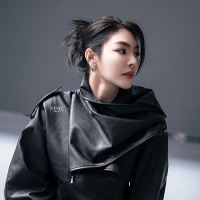 RoseisiRo's profile picture. also Rose😜