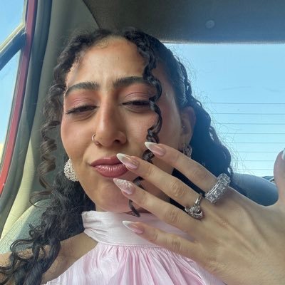 itshabuba's profile picture. 𝒥𝓊𝓈𝓉 𝒶 𝑔𝒾𝓇𝓁 𝑔𝓇𝑜𝓌𝒾𝓃𝑔 𝓌𝒾𝓃𝑔𝓈