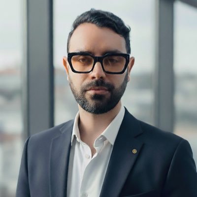 uncamacaro's profile picture. 💎 Artist & Art Collector 🛒 @WrongWeather Head of Marketing 👁️ Generative AI