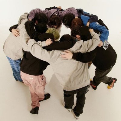 PalladianGrasp's profile picture. All we need is love, dreams and Stray Kids! 
War/Bard, I'm a lightbringer, I'm a shadowbringer. I'm a Traveler. And I'm a STAY! OT8! Very 🦕- She/her