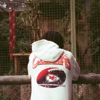 xr100_god's profile picture. Apple?