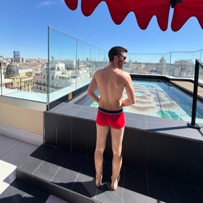 YCOFwhnUcnSNEEZ's profile picture. 