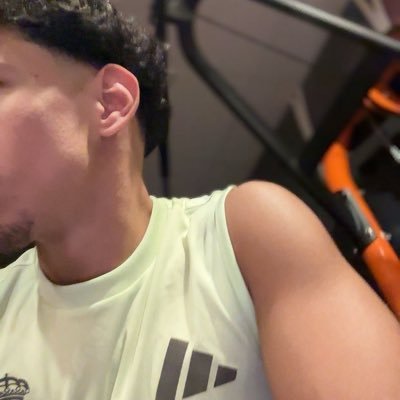 Yourifffi's profile picture. souhaite moi rien juste ne m’envie pas