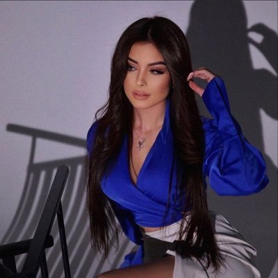lml1875410's profile picture. الفصول تبدّلُ أوراقَها كي تُزهِرَ من جديد 🍃 وكذلك أرواحُنا لا تنجو دون أن تفقد شيئًا من ذاتها ..