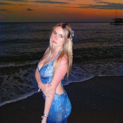 GoddessLlssaxo's profile picture. I look like an angel but I'll break you like a devil | ♡