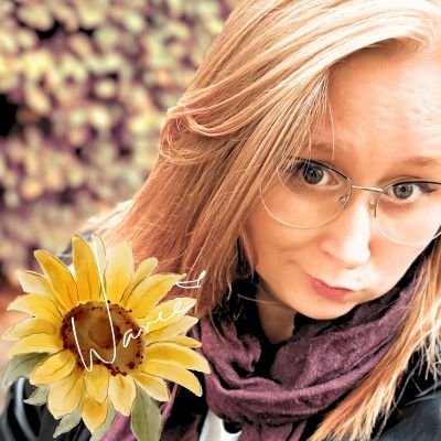 Waree0_0's profile picture. (Personal Account)
CEO | Artist | Photographer 
 & Founder of By.Waree 
🌻#Fayemily