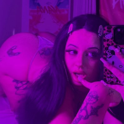 @akavalen_