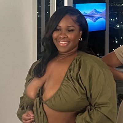 Cretaytive's profile picture. Seamtress that loves all things creative.  Romans 8:28