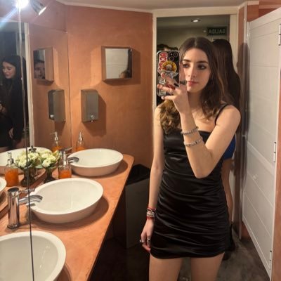 lubarcoss's profile picture. 