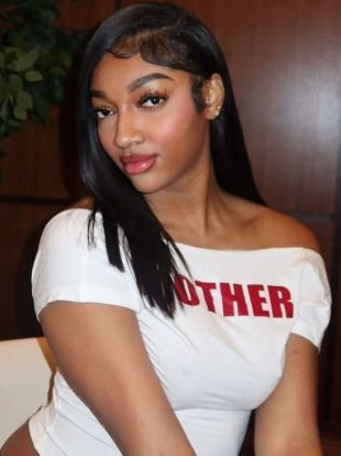 AngelReese36499's profile picture. The queen of the 🏀🏀
