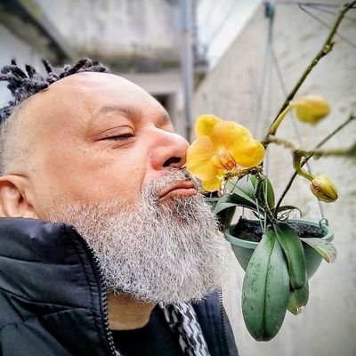 AldoAlmeida013's profile picture. Eu sou apenas um rapaz latino-americano
Sem dinheiro no banco sem parentes importantes
E vindo do interior
#nordestino 🌵 #socialista 🚩 @BLOGALDOALMEIDA