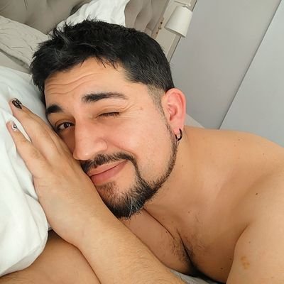 Teng0_Suenio's profile picture. 𝔾𝕠𝕟𝕫𝕒 
. 
V Región 
. 
Gatitos, Ñoñerias and Gay Shit 🏳️‍🌈