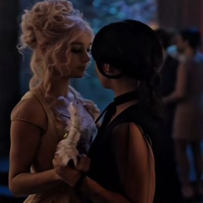 elapidaequeen's profile picture. 12/06. @thekarilala. I support women’s rights and women’s wrongs.